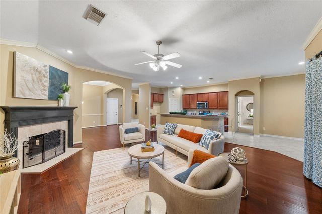 11 Gilmore Grove Place, The Woodlands, TX 77382