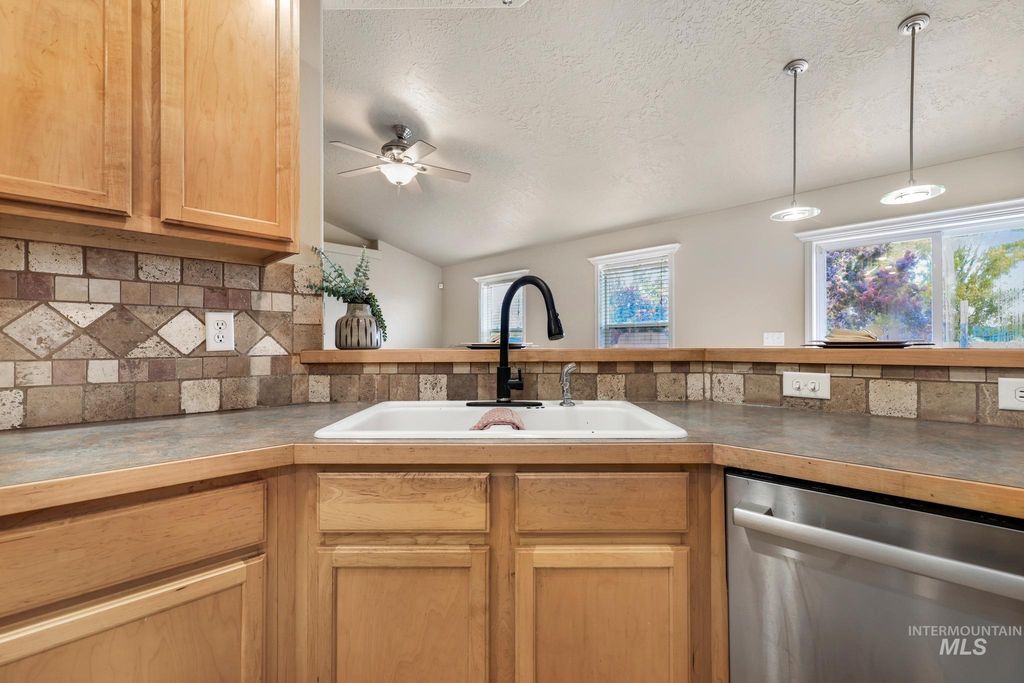 427 Clover Ave, Twin Falls, ID 83301 photo 2