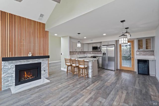 880 Knights Cir, Vallejo, CA 94591