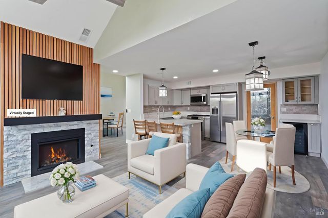 880 Knights Cir, Vallejo, CA 94591