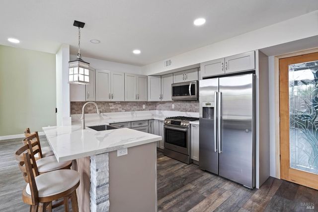 880 Knights Cir, Vallejo, CA 94591