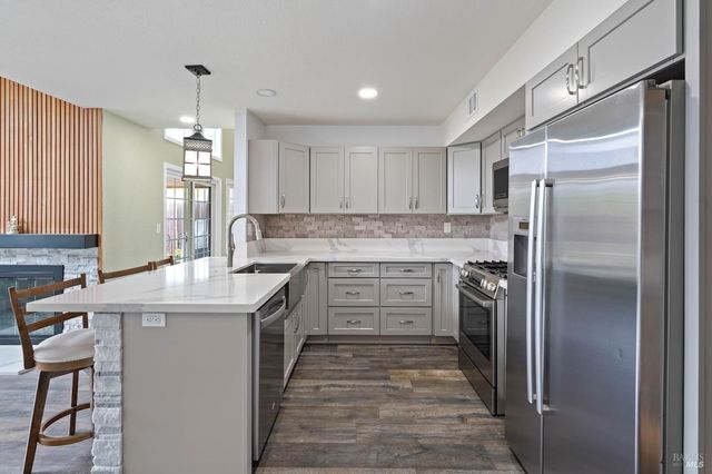 880 Knights Cir, Vallejo, CA 94591