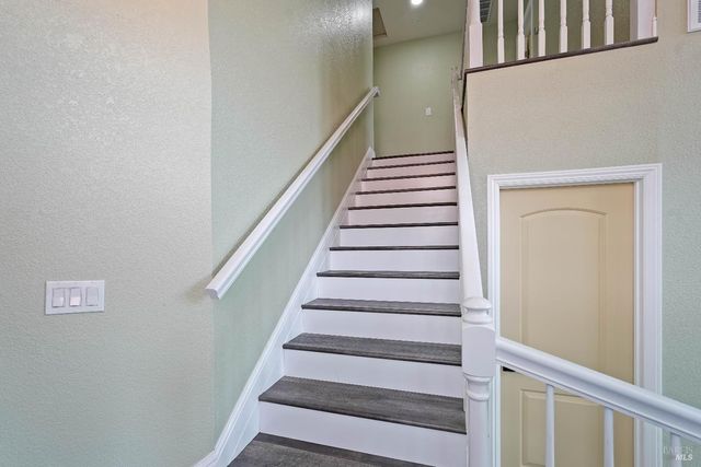 880 Knights Cir, Vallejo, CA 94591