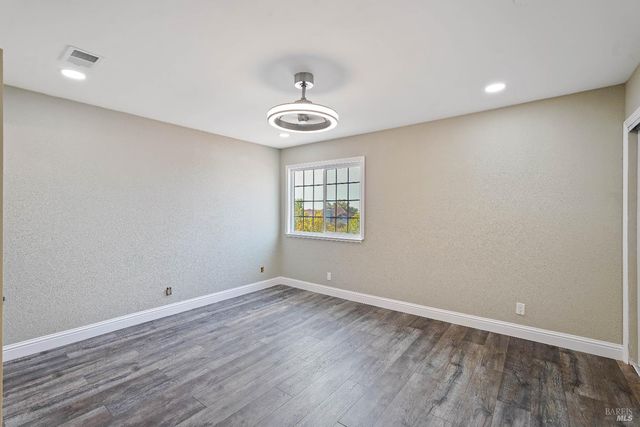 880 Knights Cir, Vallejo, CA 94591