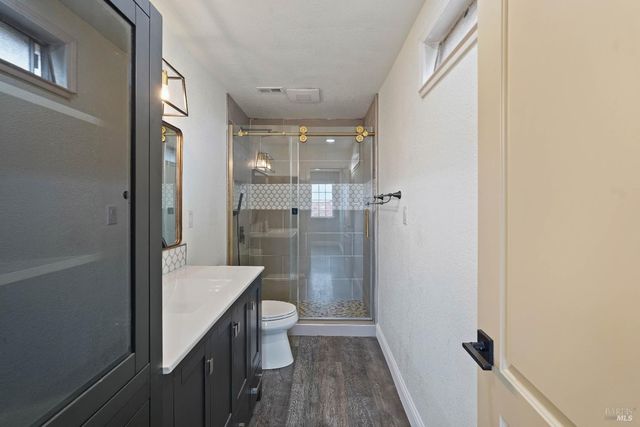 880 Knights Cir, Vallejo, CA 94591