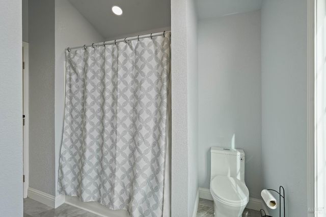 880 Knights Cir, Vallejo, CA 94591