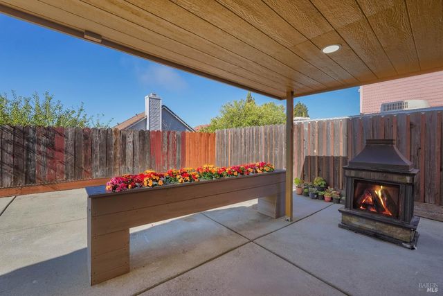 880 Knights Cir, Vallejo, CA 94591