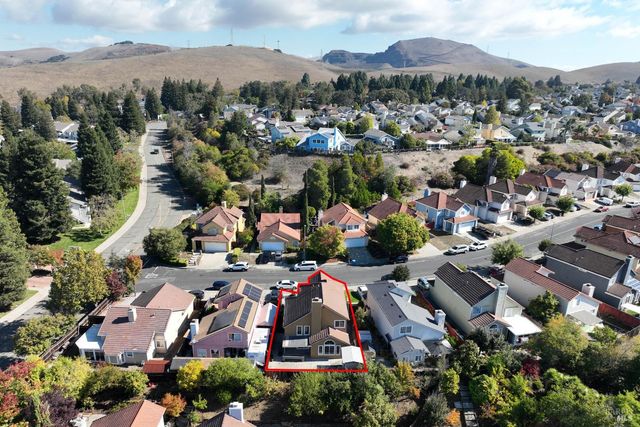 880 Knights Cir, Vallejo, CA 94591