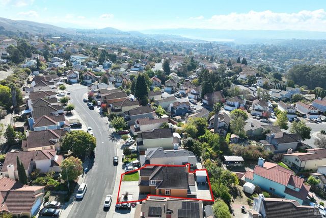 880 Knights Cir, Vallejo, CA 94591