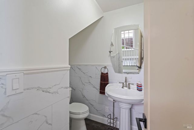 880 Knights Cir, Vallejo, CA 94591