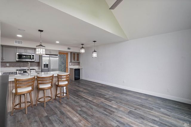 880 Knights Cir, Vallejo, CA 94591