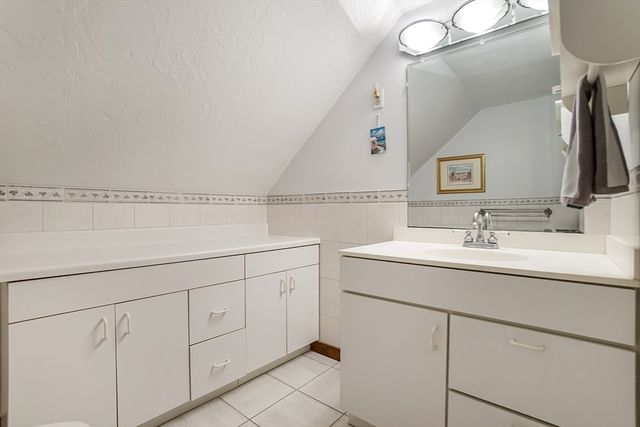 188 South St, Berlin, MA 01503