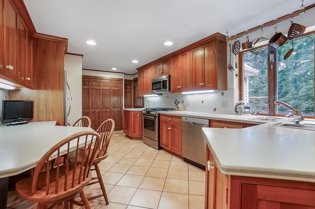 188 South St, Berlin, MA 01503