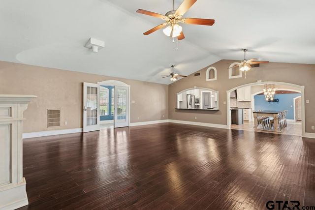 13424 E State Hwy 31, Brownsboro, TX 75756