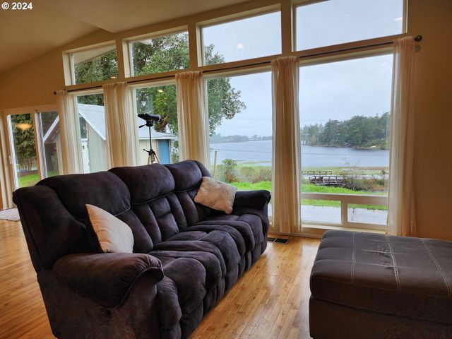 654 MADRONA Ave, Port Orford, OR 97465
