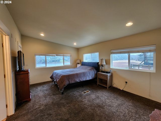 654 MADRONA Ave, Port Orford, OR 97465