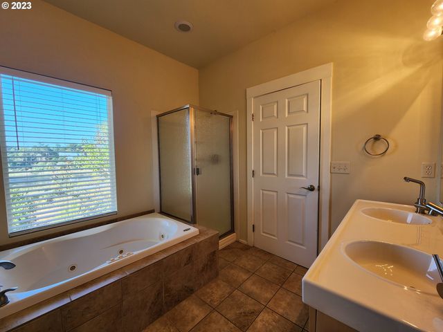 654 MADRONA Ave, Port Orford, OR 97465