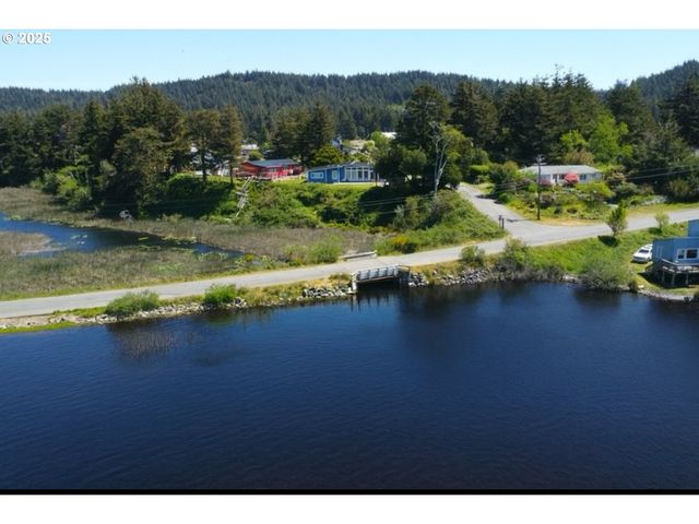654 MADRONA Ave, Port Orford, OR 97465