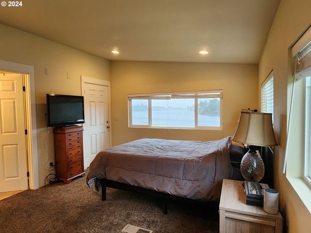 654 MADRONA Ave, Port Orford, OR 97465