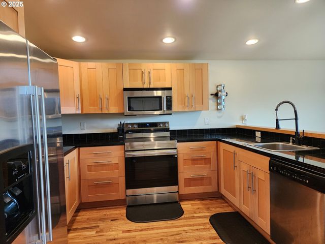 654 MADRONA Ave, Port Orford, OR 97465
