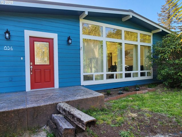 654 MADRONA Ave, Port Orford, OR 97465