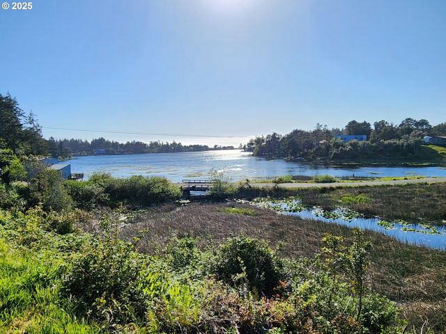 654 MADRONA Ave, Port Orford, OR 97465