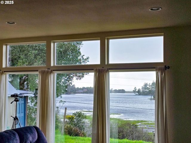 654 MADRONA Ave, Port Orford, OR 97465