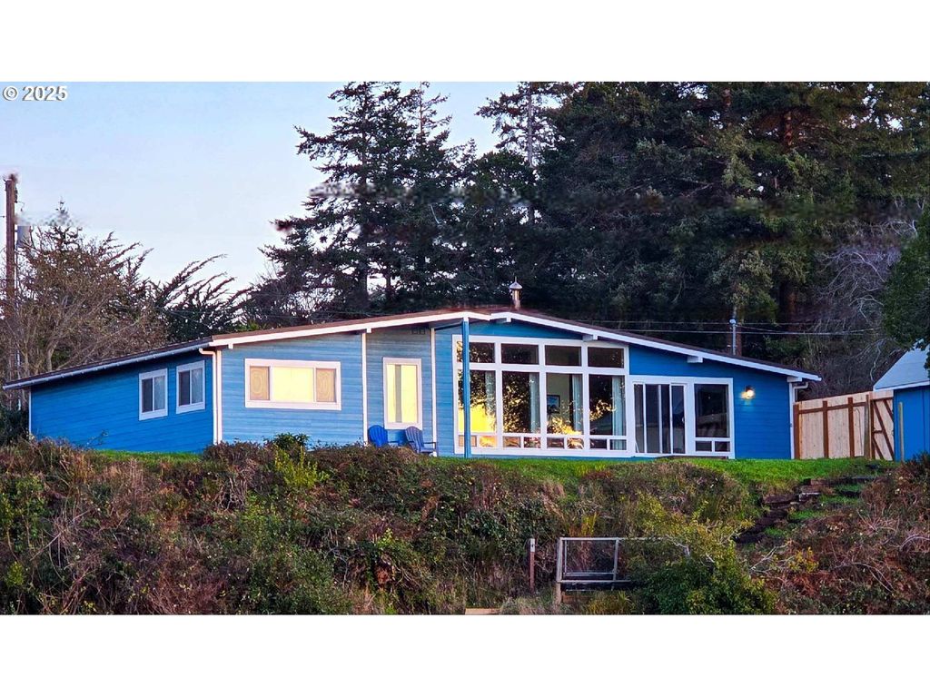 654 MADRONA Ave, Port Orford, OR 97465