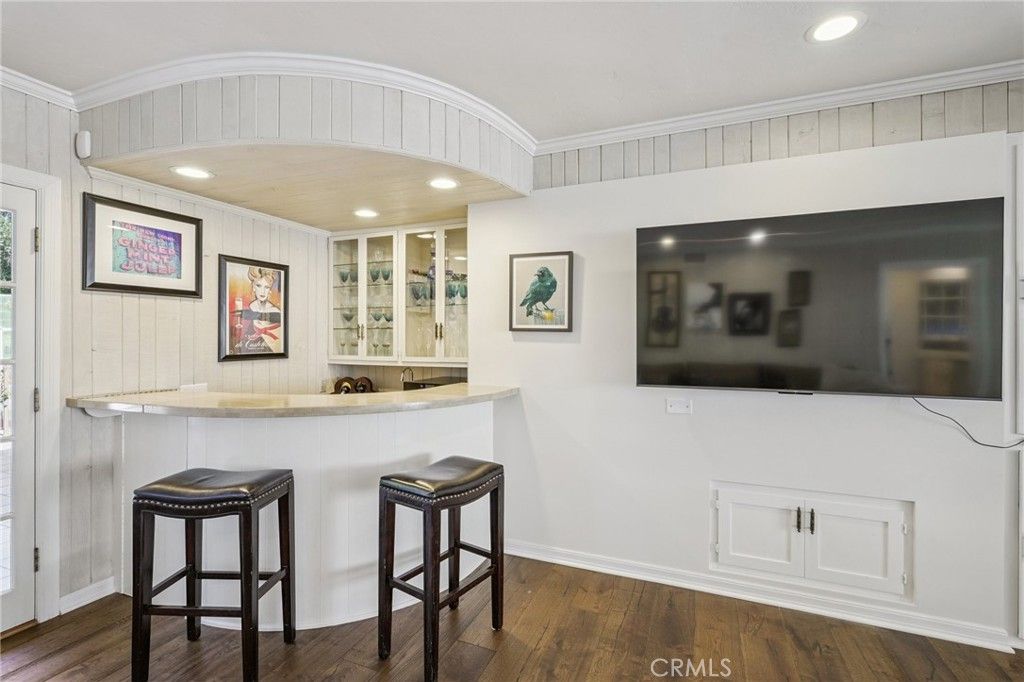 Image 10 of property listing at 15815 Castlewoods Drive, Sherman Oaks, CA 91403