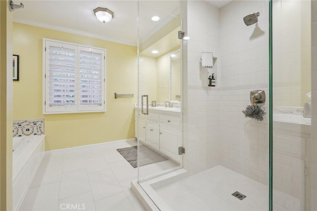Image 20 of property listing at 15815 Castlewoods Drive, Sherman Oaks, CA 91403