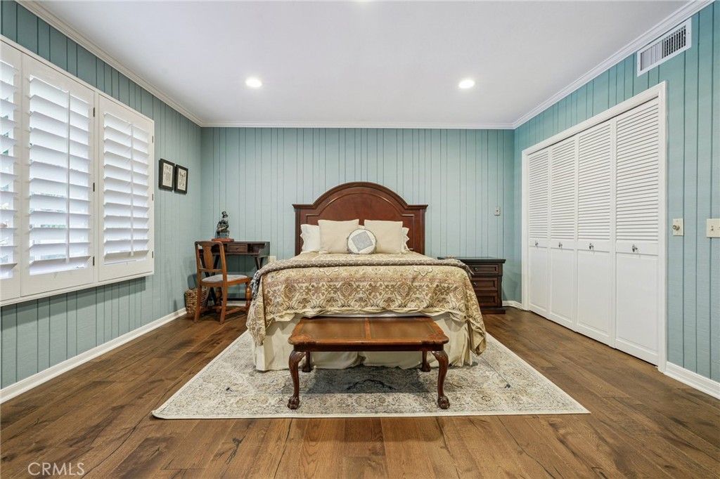 Image 21 of property listing at 15815 Castlewoods Drive, Sherman Oaks, CA 91403