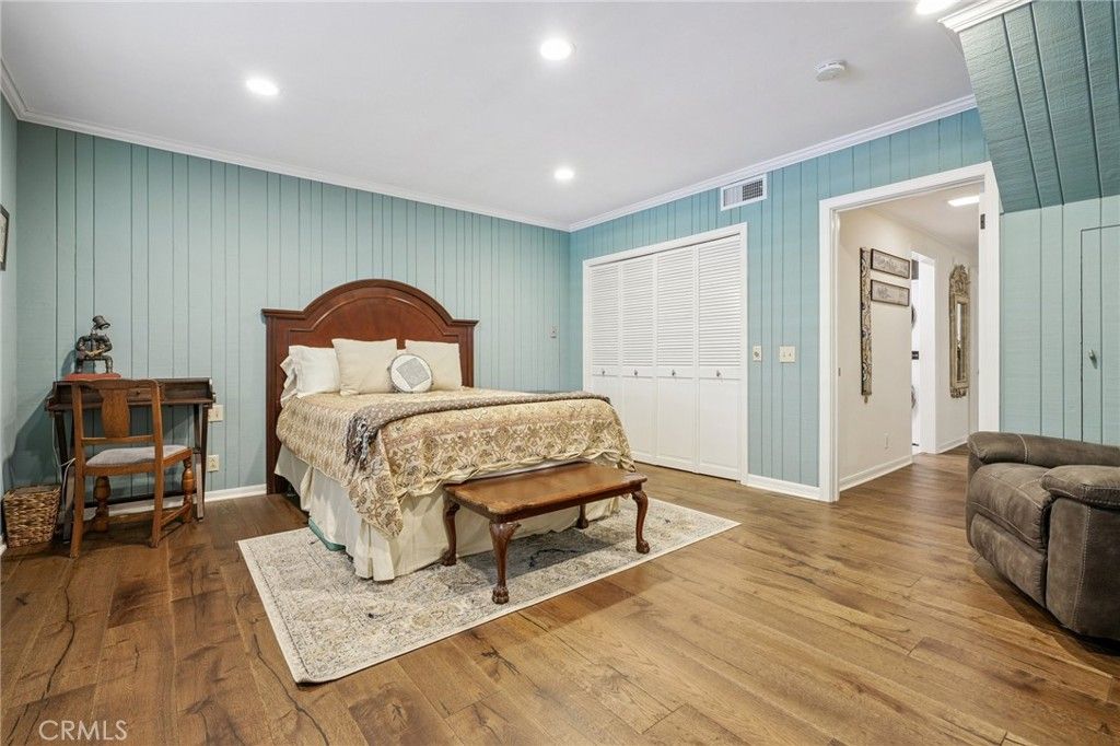 Image 22 of property listing at 15815 Castlewoods Drive, Sherman Oaks, CA 91403