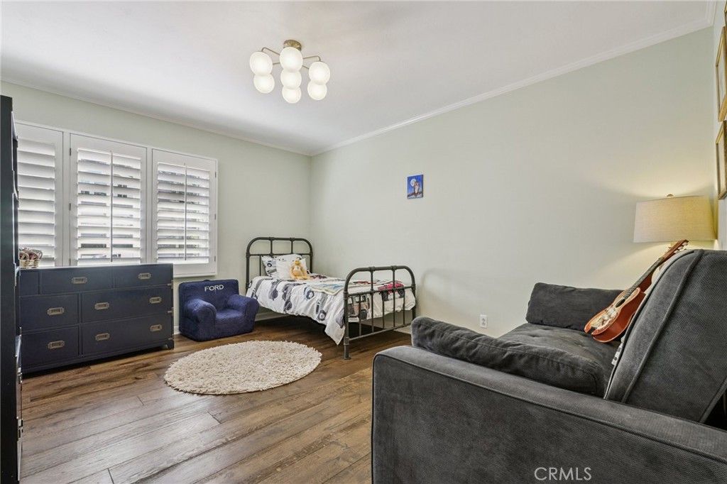 Image 26 of property listing at 15815 Castlewoods Drive, Sherman Oaks, CA 91403