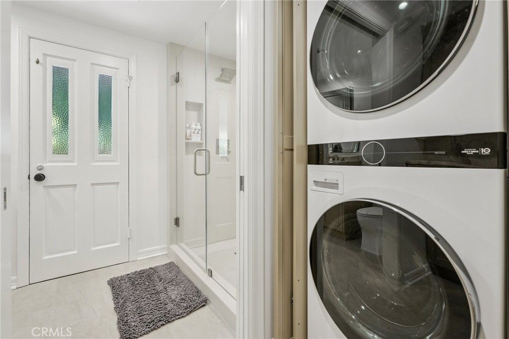 Image 30 of property listing at 15815 Castlewoods Drive, Sherman Oaks, CA 91403