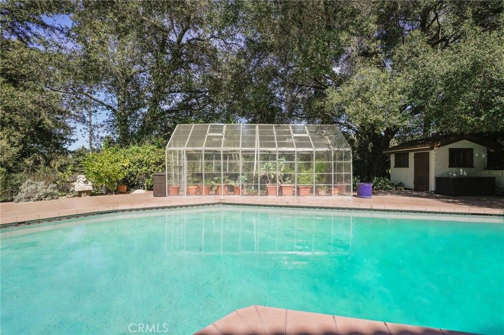 Image 33 of property listing at 15815 Castlewoods Drive, Sherman Oaks, CA 91403