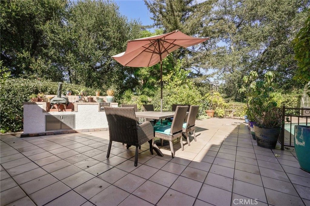 Image 34 of property listing at 15815 Castlewoods Drive, Sherman Oaks, CA 91403