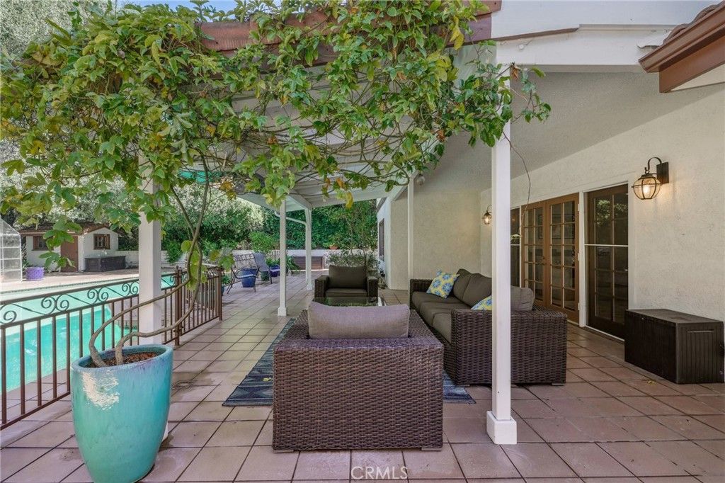 Image 35 of property listing at 15815 Castlewoods Drive, Sherman Oaks, CA 91403
