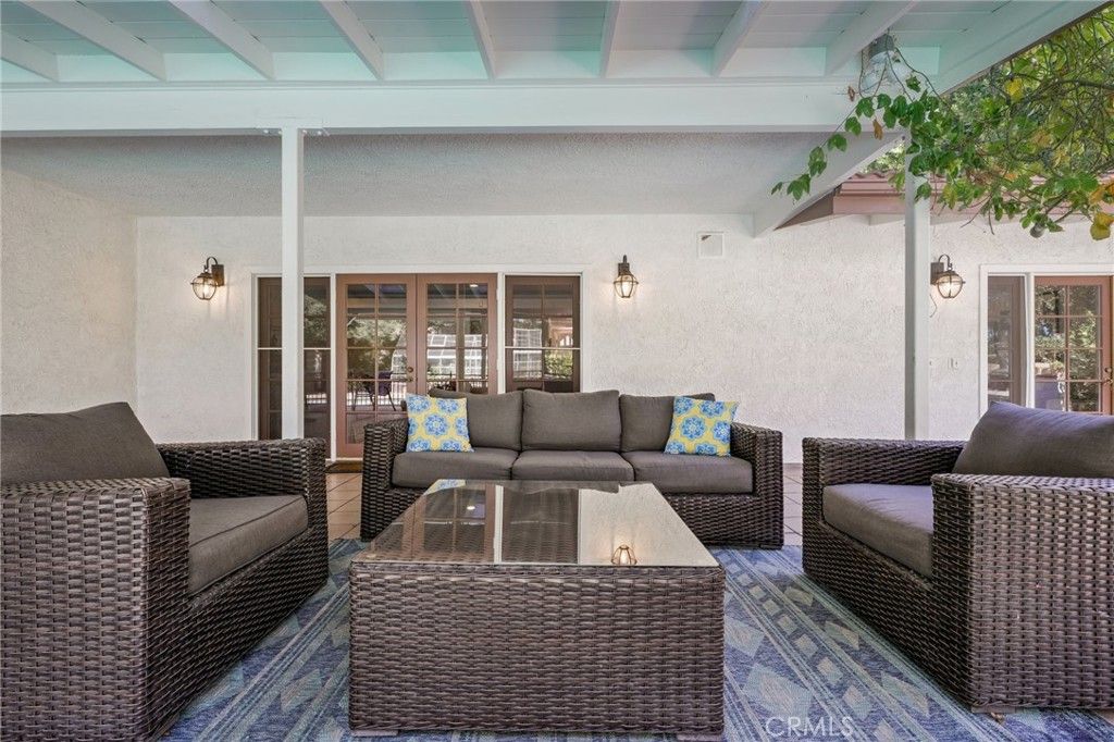 Image 36 of property listing at 15815 Castlewoods Drive, Sherman Oaks, CA 91403