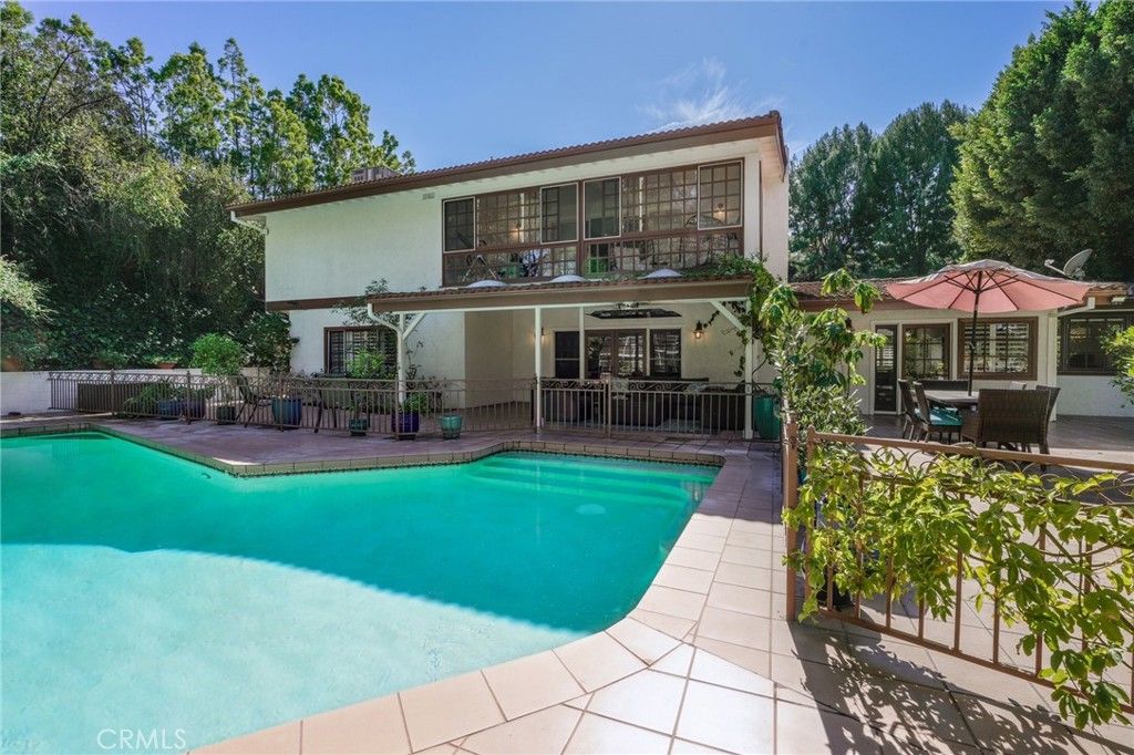 Image 37 of property listing at 15815 Castlewoods Drive, Sherman Oaks, CA 91403