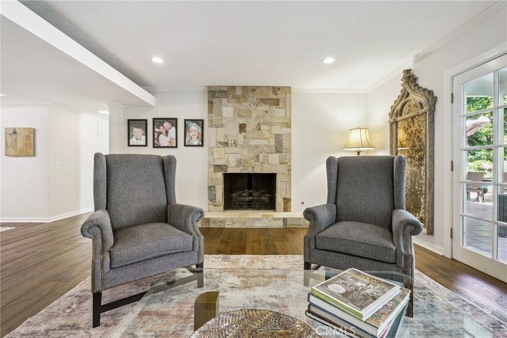 Image 5 of property listing at 15815 Castlewoods Drive, Sherman Oaks, CA 91403