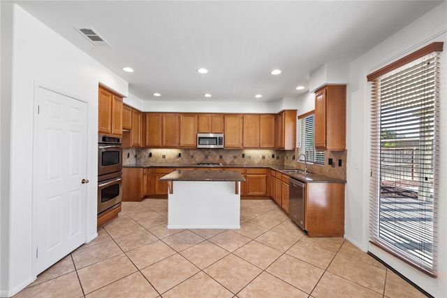 27876 Post Oak, Murrieta, CA 92562