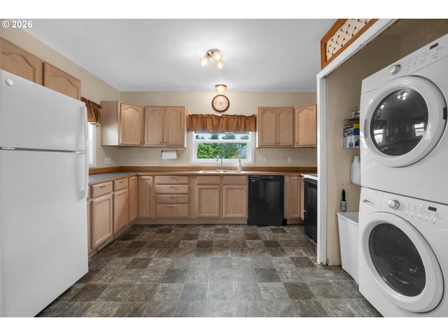 97 DRESDEN St, Astoria, OR 97103