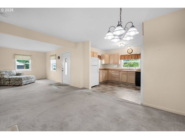 97 DRESDEN St, Astoria, OR 97103