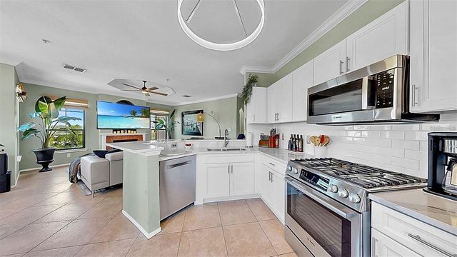 2773 VIA CIPRIANI 1330B, Clearwater, FL 33764