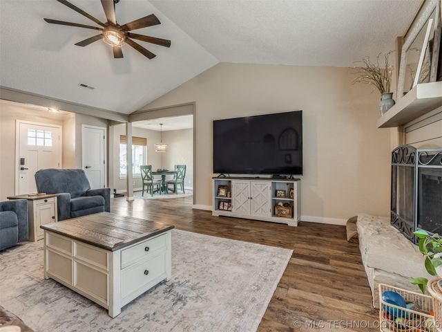 12022 E 85th Street N, Owasso, OK 74055