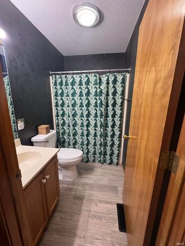 2011 S Haverhill Drive, Yorktown, IN 47396