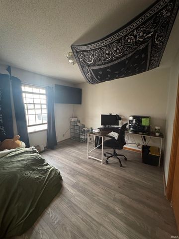 2011 S Haverhill Drive, Yorktown, IN 47396