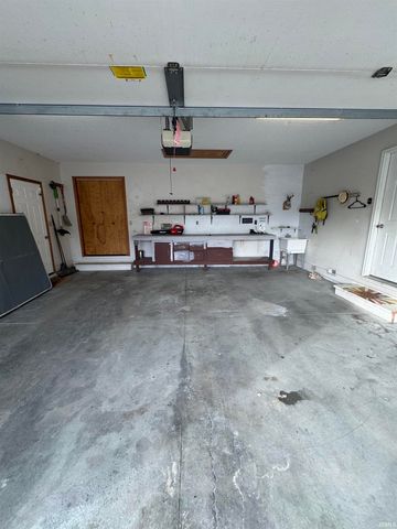 2011 S Haverhill Drive, Yorktown, IN 47396