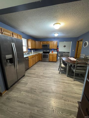 2011 S Haverhill Drive, Yorktown, IN 47396