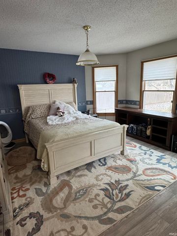 2011 S Haverhill Drive, Yorktown, IN 47396